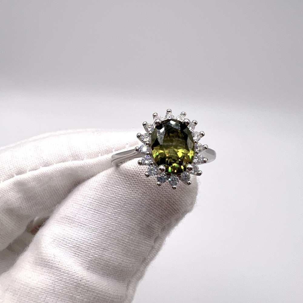 .925 Sterling Silver Peridot Cz & Clear Cz Ring - Picture 4 of 17